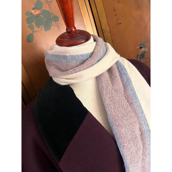 Vintage Pierre Cardin scarf with fringes - Picture 3 of 4